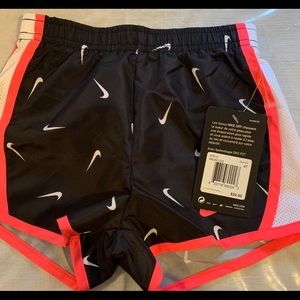 Girls Nike Black &pink  Drifit Shorts Size 4 Nwt